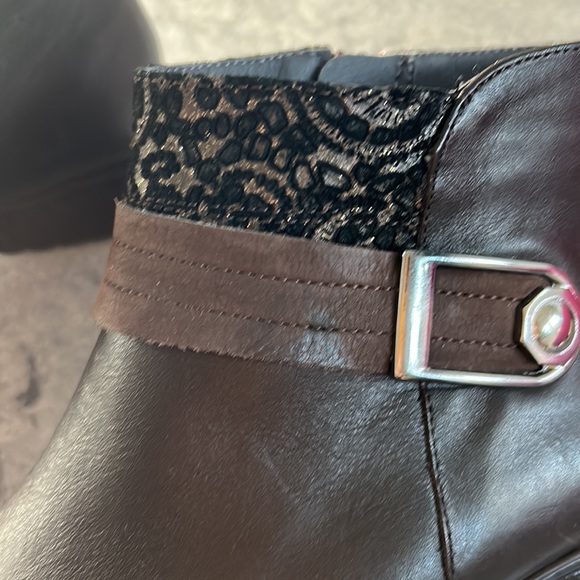 Gorgeous Leather Booties (Made in Spain!) * Like NEW*! - Picture 2 of 6